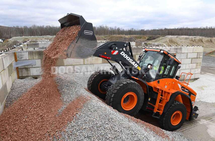 Колесный погрузчик DOOSAN DL 300A (3 SP)