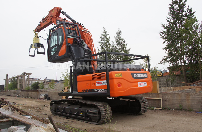 Бревноперегружатель гусеничный DOOSAN DX 300 LCA